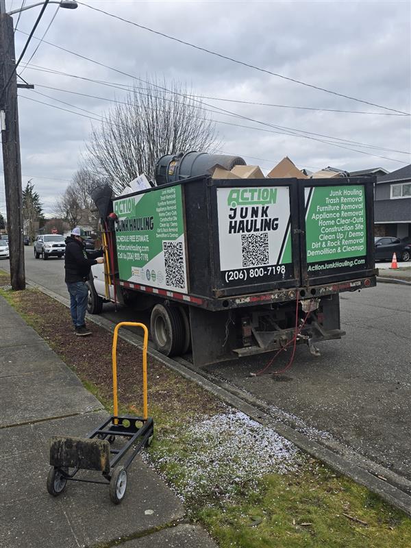 What Is a Junk Removal Service and How Does It Work?